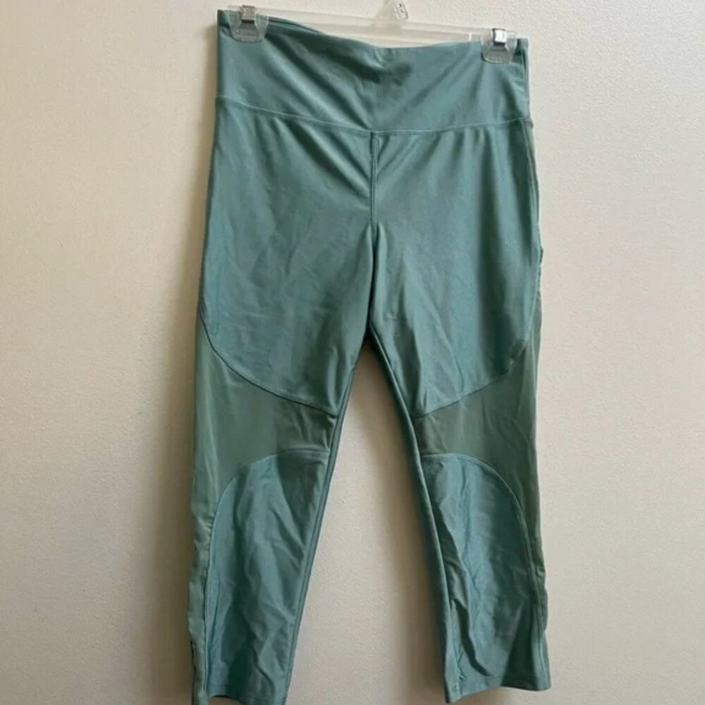 Forever 21 Shiny Capri Leggings S